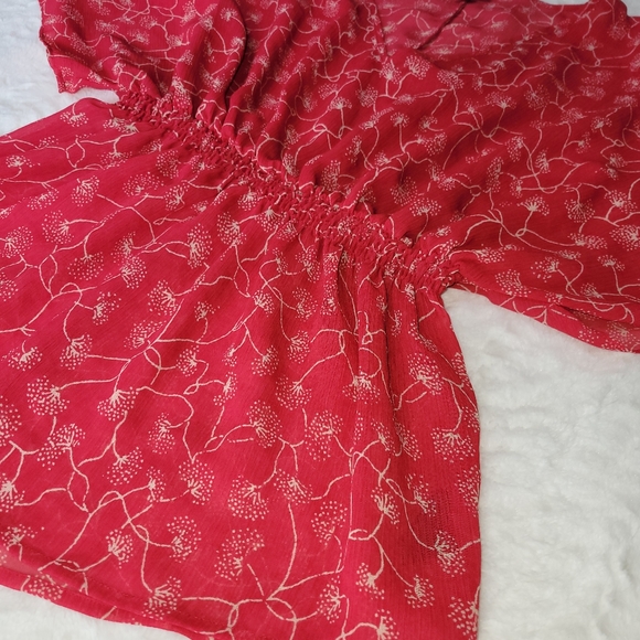 Massimo medium, v-neck peplum, batwing top - Picture 2 of 10